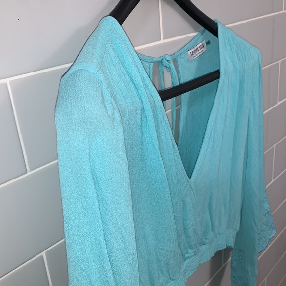 Aqua Bell Sleeve Crop Top - Picture 8 of 16